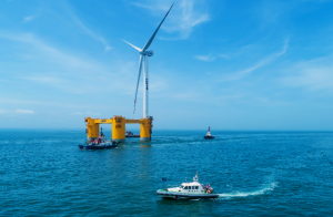 国内首台深远海浮式风电装备“落户”湛江海域