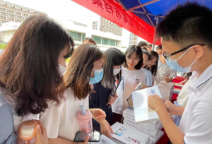汕尾市举办庆国际档案日宣传进校园活动 汕尾市举办庆国际档案日宣传进校园活动