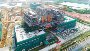 湛江湾实验室龙王湾研发基地一期工程总部研发大楼主体结构封顶