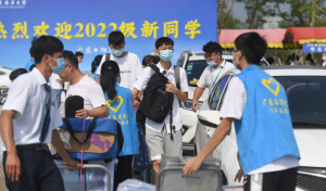 广东海洋大学阳江校区1600余名新生报到