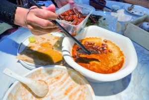 佛山：“文明餐桌”成共识 市民齐做节约粮食的追“光”者