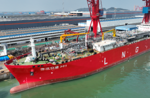 我国首艘LNG运输加注船在广州南沙完成改造