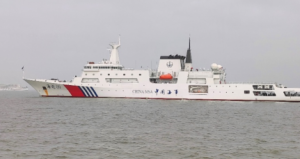万吨级海巡船协同湛江海事局船艇开展琼州海峡联合巡航值守行动