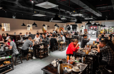 广州美食新名片：一喜同捞同煲 14 年深耕广州，榴莲鸡煲成广州特色美食热门之选